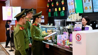 Từ 21/5, khai báo lưu trú, tạm trú cho người Việt Nam và người nước ngoài trên một trang web chung
